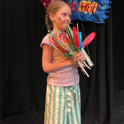DanceShow380)